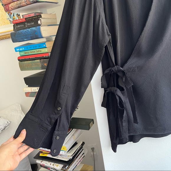 {Helmut Lang} 🔷 button up top - Picture 6 of 8